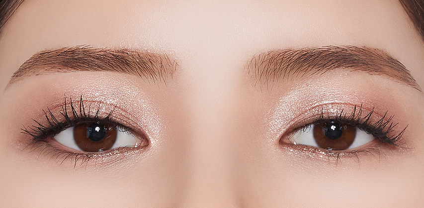 2018_shimmeringheights_eyeshadowset_detail