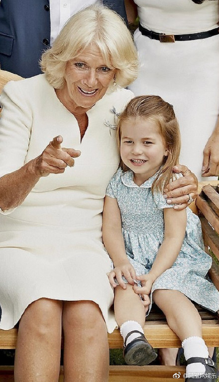 71482140ly1fx8h4fq0umj20dy0oattq