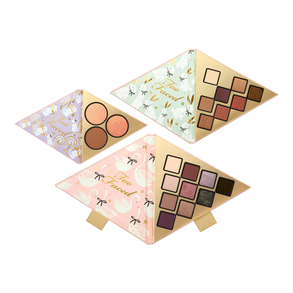 zoom_2_Product_200555_20Too_20Face_20Holiday_20Under_20The_20Christmas_20Tree_20Breakaway_20Makeup_20Pale_700e19f194bcb20bd559f882bb1f11576b113360_1540899024