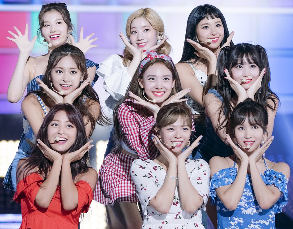 1024px-180717_열린음악회_트와이스_02
