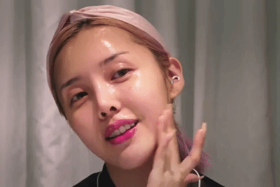 pony-effect-korean-makeup-artist-skincare-routine-video-0