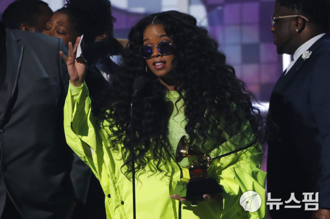61st Grammy Awards - Show - Los Angeles, California, U.S., February 10, 2019 - H.E.R. wins Best R&B Album. REUTERS/Mike Blake