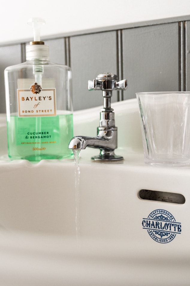 photo-1552143232-51dc1b14b610