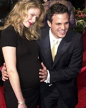 mark-ruffalo-and-wife-at-the-2001-academy-awards_365716-305x400