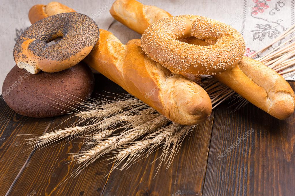 depositphotos_102998580-stock-photo-bagels-bread-and-baguettes-on