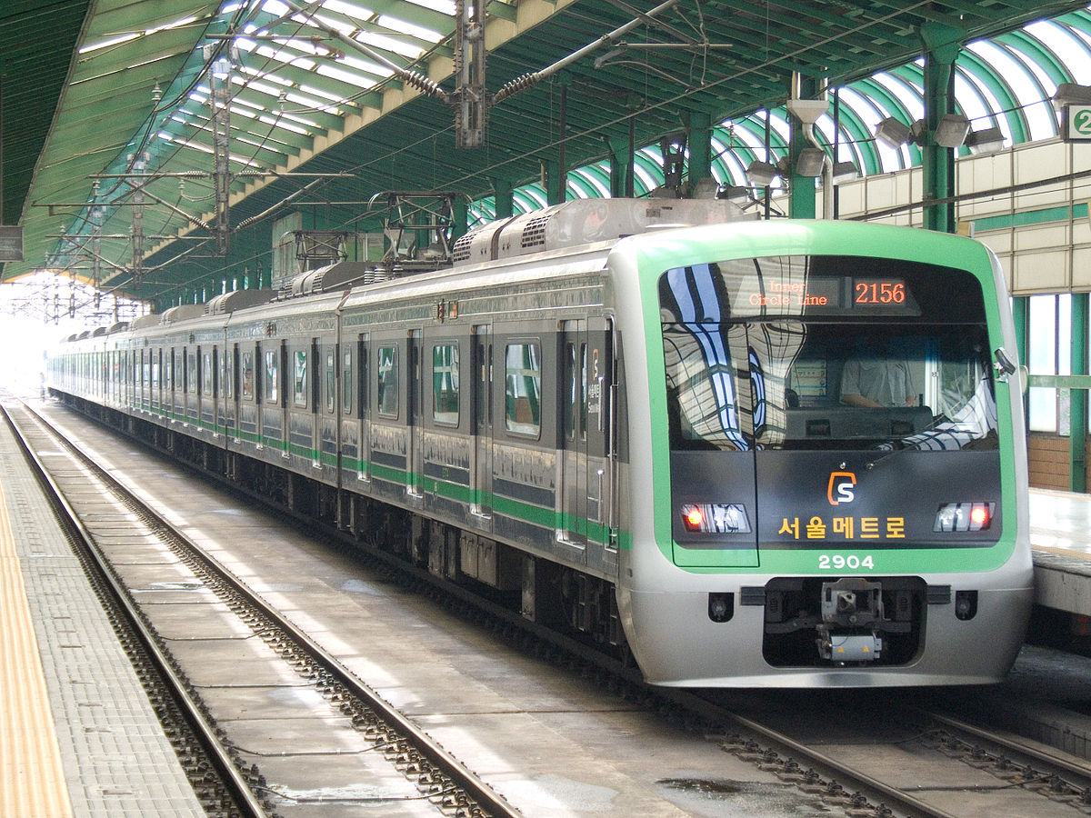 1200px-Seoul-Metro-2004-20070722