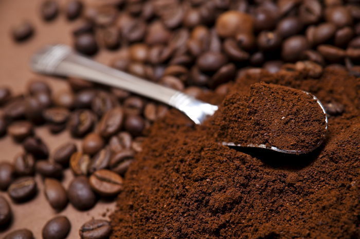 coffe beans and ground with spoon