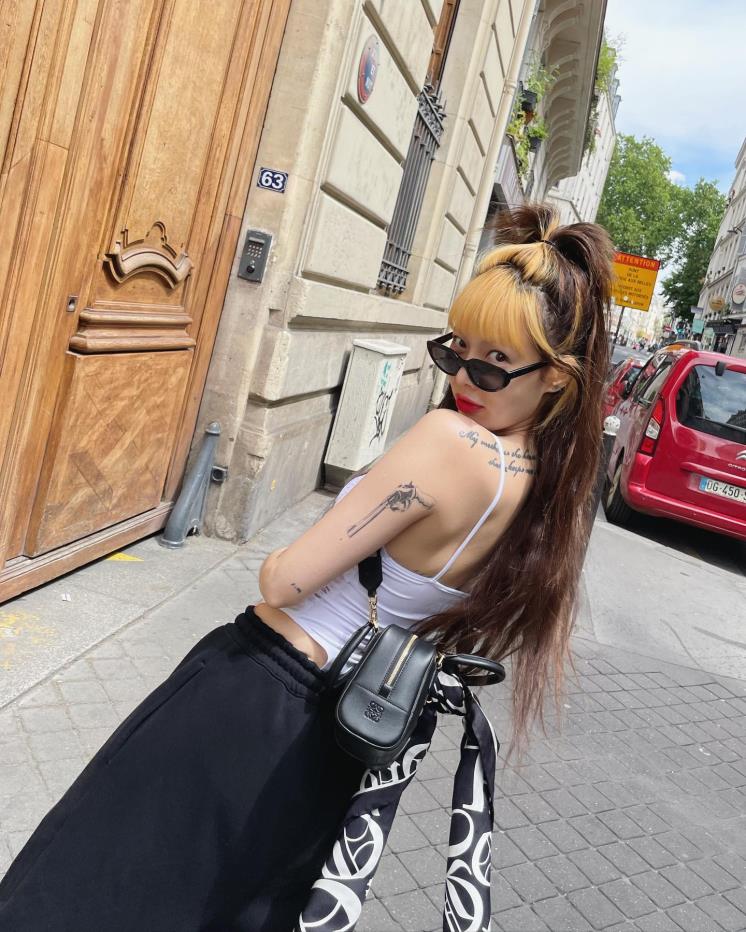 3de9a296-3bbd-4d81-bbd6-ea78f7a3aeb5