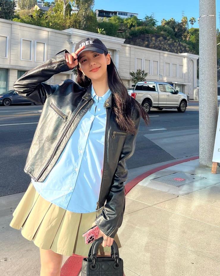 12c7f5ce-5a99-46bf-9d22-1fe5460263ae